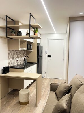 Classic Studio, Balcony, City View | Blackout curtains, iron/ironing board, free WiFi - Studio sofisticado 230m do metrô (São Paulo)