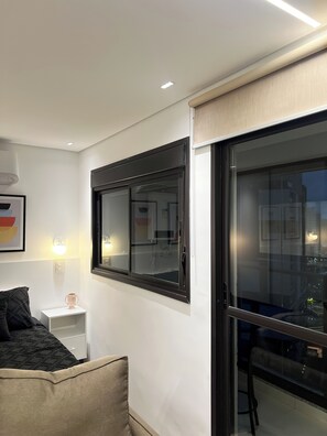 Classic Studio, Balcony, City View | Blackout drapes, iron/ironing board, free WiFi - Studio sofisticado 230m do metrô (São Paulo)