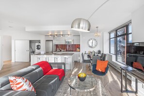 Smart TV, computer monitors