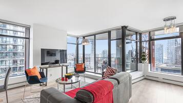 Smart TV, computer monitors