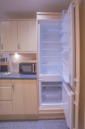 Interior - Peaceful Redhill House w/ Parking, Near LGW & (Redhill)