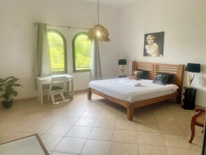 3 bedrooms, in-room safe, iron/ironing board, WiFi