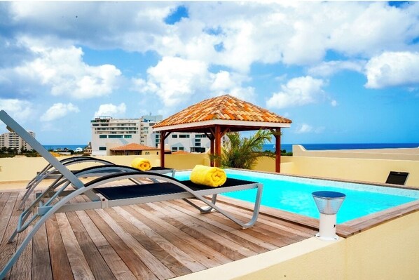 حمّام سباحة خارجي