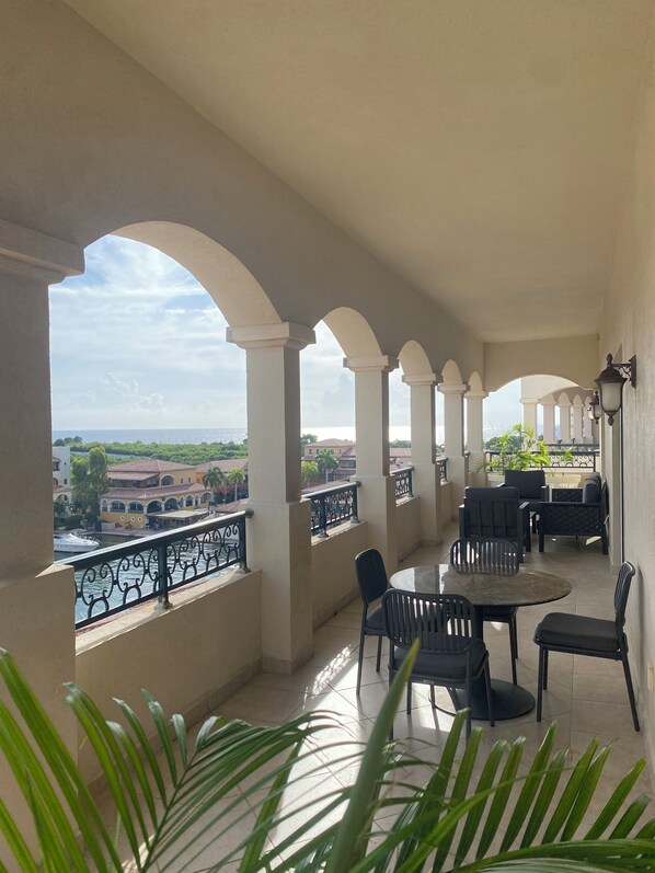 Outdoor dining - Penthouse of 200m2 with private pool (Porto cup coy)