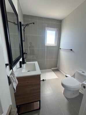 Shower, hair dryer, towels, shampoo