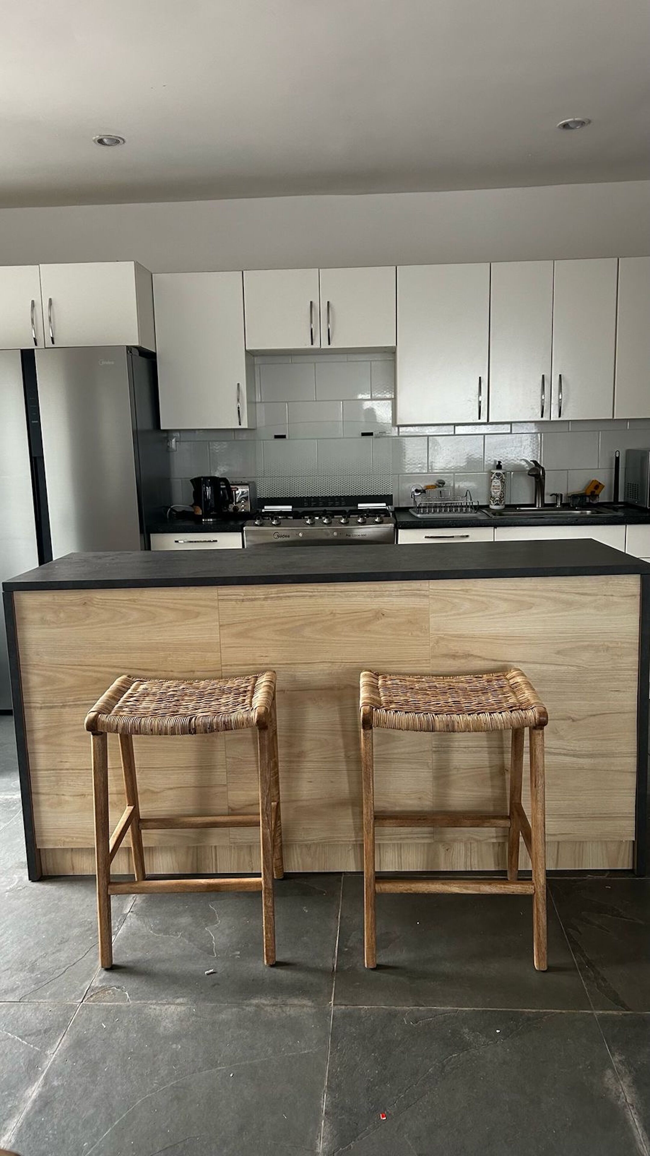 Geladeira, micro-ondas, fogão, cooktop