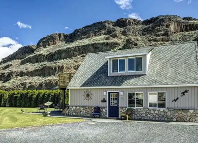 Cozy Cabin in Sunland Estates - 6 min to Gorge Amphitheater!