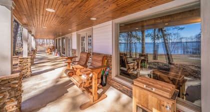 Selah Lodge! Gorgeous Lakefront lodge on 170 Acres with 6 Bedrooms