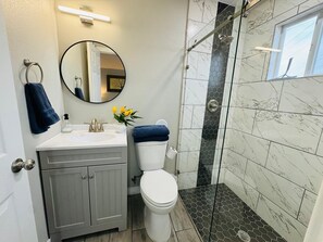 Toallas y papel de baño 