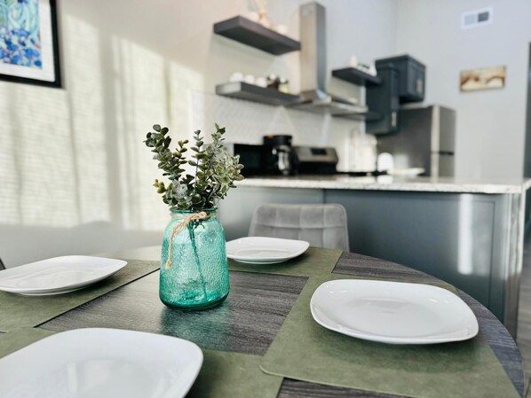 Frigorífic, microones, forn i placa de cuina