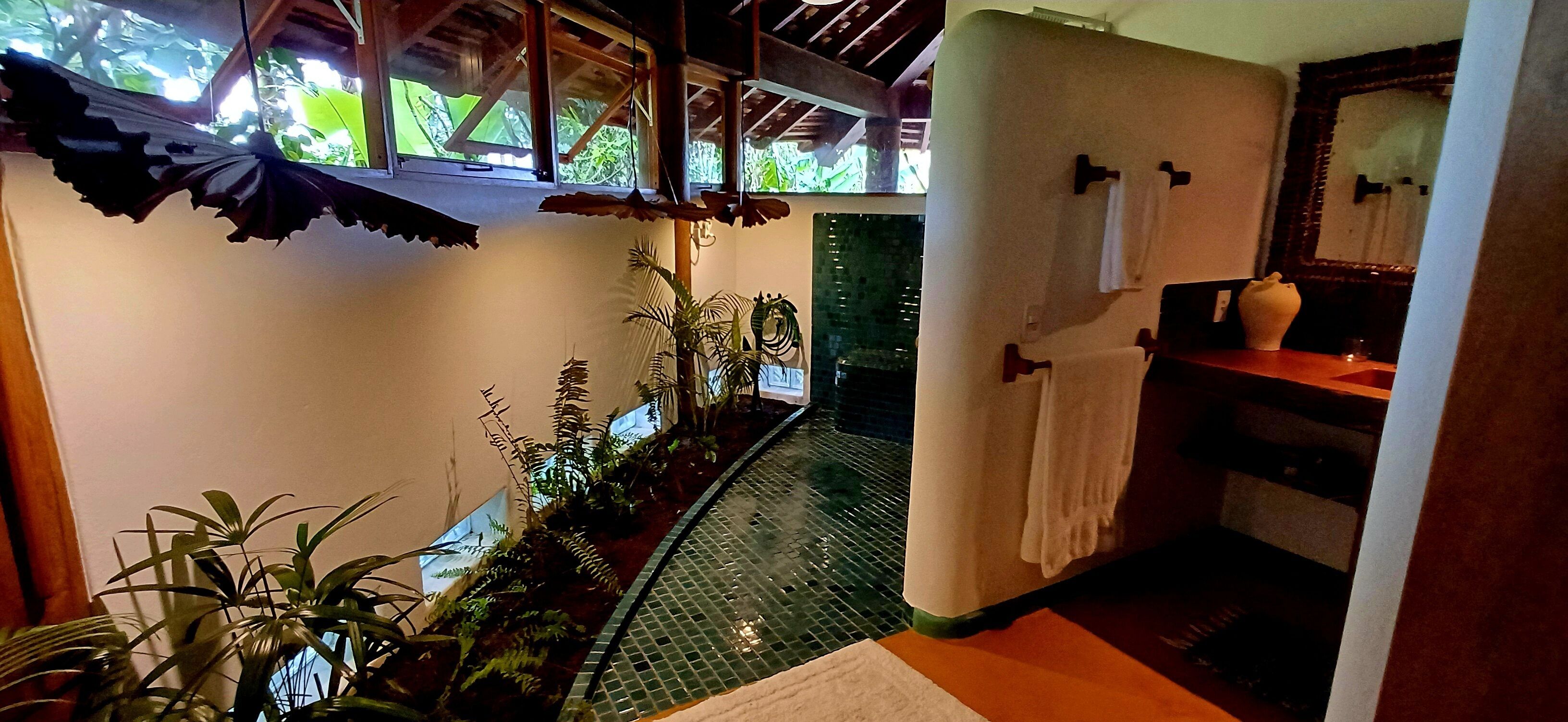 Ducha, bidet, toallas, jabón