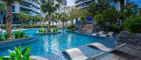 Alberca techada y alberca climatizada