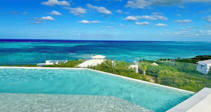 Aqualara Villa Luxury Island Retreat w/ Rooftop Lounge Pool