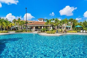 Pool - Orlando Resort Rentals Near Universal (Orlando)