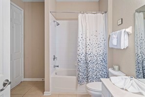 Bathroom - Orlando Resort Rentals Near Universal (Orlando)