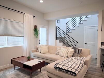 Modern Family Haven - Minutes from Disney Magic/Knotts and Saigon