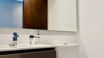 Apartment | Bathroom | Shower, free toiletries, hair dryer, towels