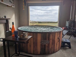 Interior - Cozy and Social Getaway for Couples, Solo Travelers, and Remote Workers (Quigleys point)