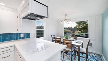 Geladeira, micro-ondas, fogão, cooktop