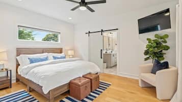 3 bedrooms, travel cot, WiFi, bed sheets