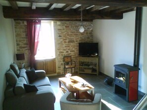 Fernseher, Kamin, DVD-Player, Tischtennisplatte