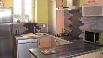 Mikrowelle, Ofen, Geschirrspüler, Toaster