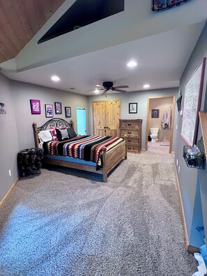 3 bedrooms, travel cot, free WiFi, bed sheets