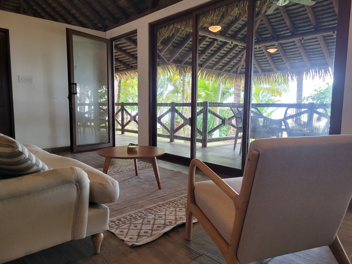 Stunning Beachfront Home near Cambutal Beach Break — Vacation Rental accommodation in Playa Cambutal, Panama