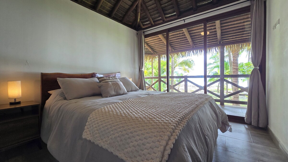 Stunning Beachfront Home near Cambutal Beach Break thumbnail 2
