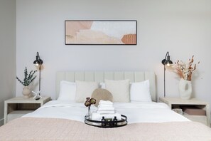 4 bedrooms, iron/ironing board, WiFi, bed sheets