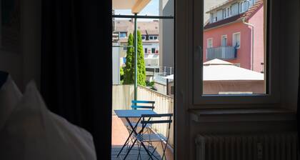 Blauwal, stilvolle Wohnung, Wohnzimmer, Schlafzimmer, Bad, Küche, zentral in Ulm