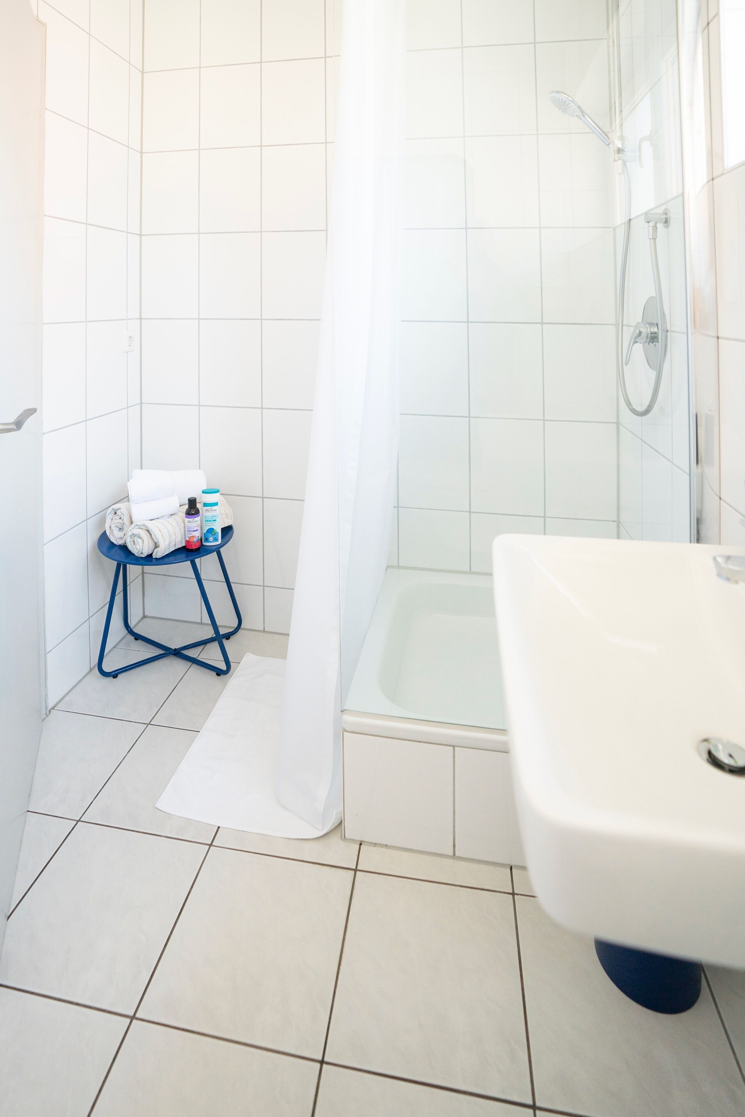 Dusche, Haartrockner, Handtücher, Seife