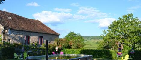 Een verwarmd zwembad