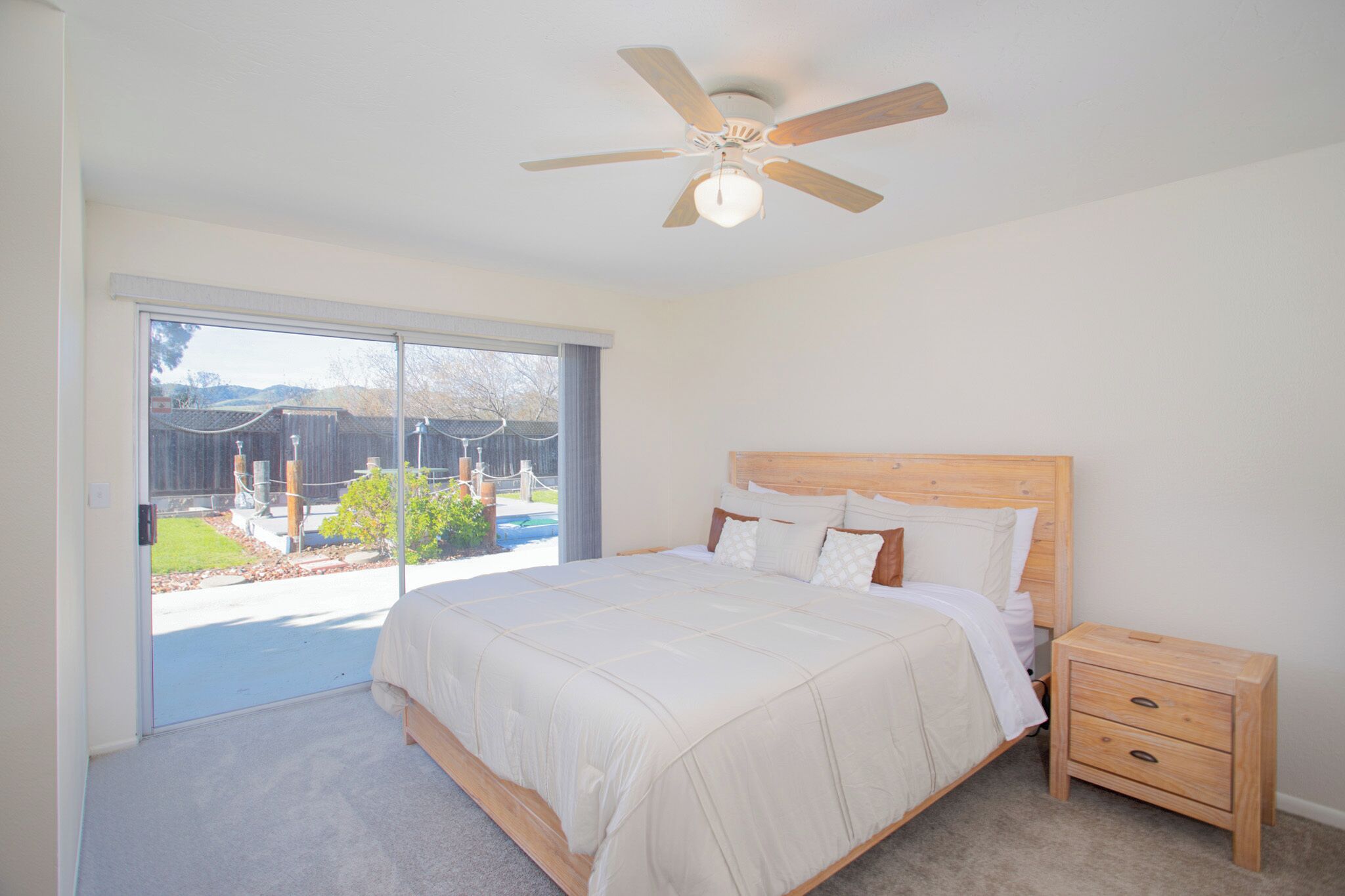 3 chambres, fer et planche à repasser