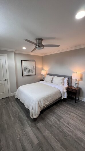 2 habitaciones, tabla de planchar con plancha, wifi y ropa de cama 