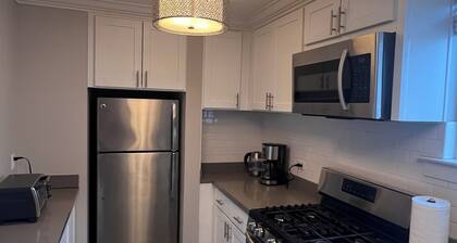 LOCATION LOCATION 2 bedroom 1.5 bathroom Boutique style appartment