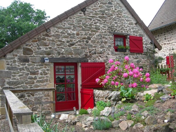 Exterior - Le Pré aux Etoiles - COLOMBIER-EN-BRIONNAIS (COLOMBIER-EN-BRIONNAIS)