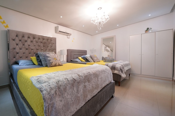 1 slaapkamer, een strijkplank/strijkijzer, wifi, beddengoed