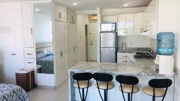 Studio, Balkon, Meerblick | Eigene Küche | Wasserkocher mit Kaffee-/Teezubehör