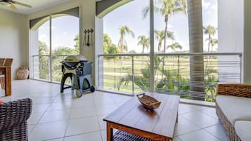 Departamento, balcón, vista al campo de golf | Vista del balcón