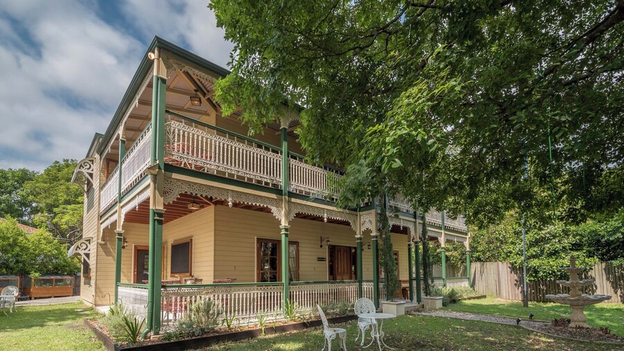 Grove Manor Bed & Breakfast