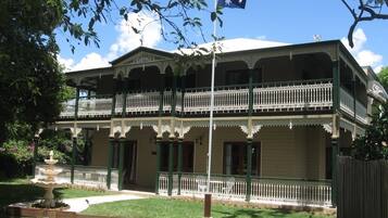 Fachada de la propiedad