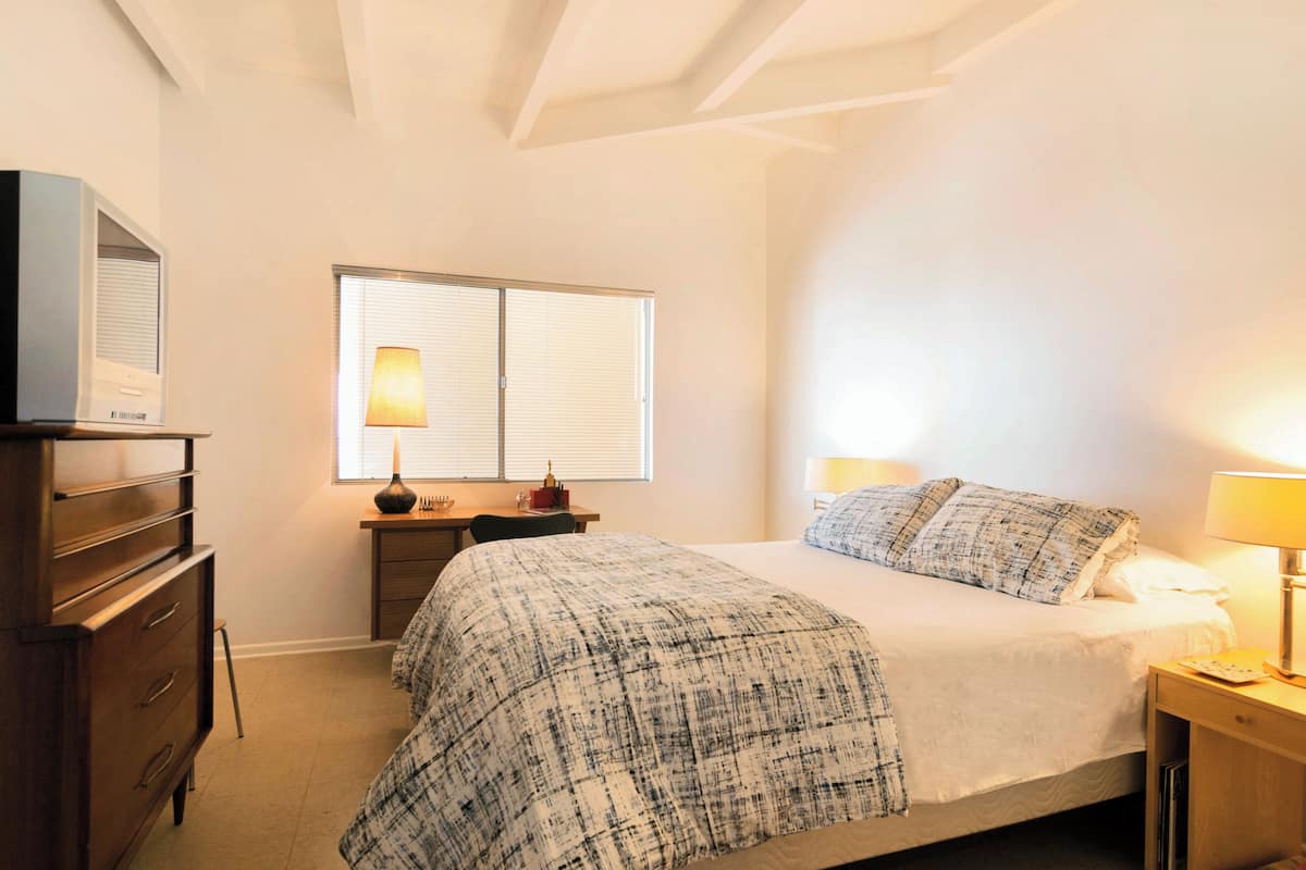 Comfort Apartment, 1 Bedroom, Patio, Mountain View #4 | 1 bedroom, desk, laptop workspace, iron/ironing board