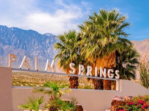 办公桌、笔记本电脑工作区、熨斗/熨衣板、免费 WiFi