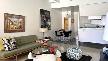 Comfort Apartment, 1 Bedroom, Patio, Mountain View #1 | Living room