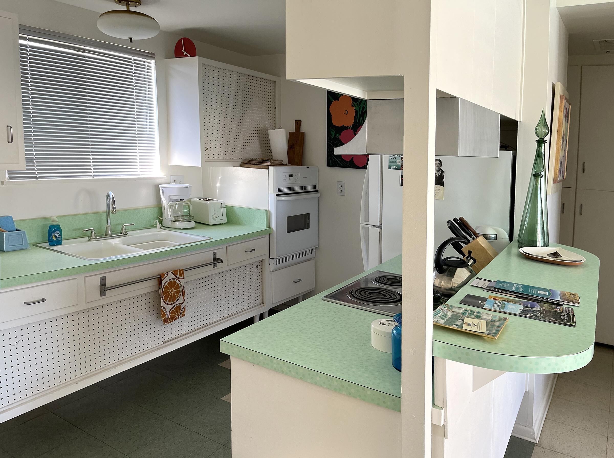 Comfort Apartment, 1 Bedroom, Patio, Mountain View #1 | Private kitchen | Fridge, microwave, oven, stovetop