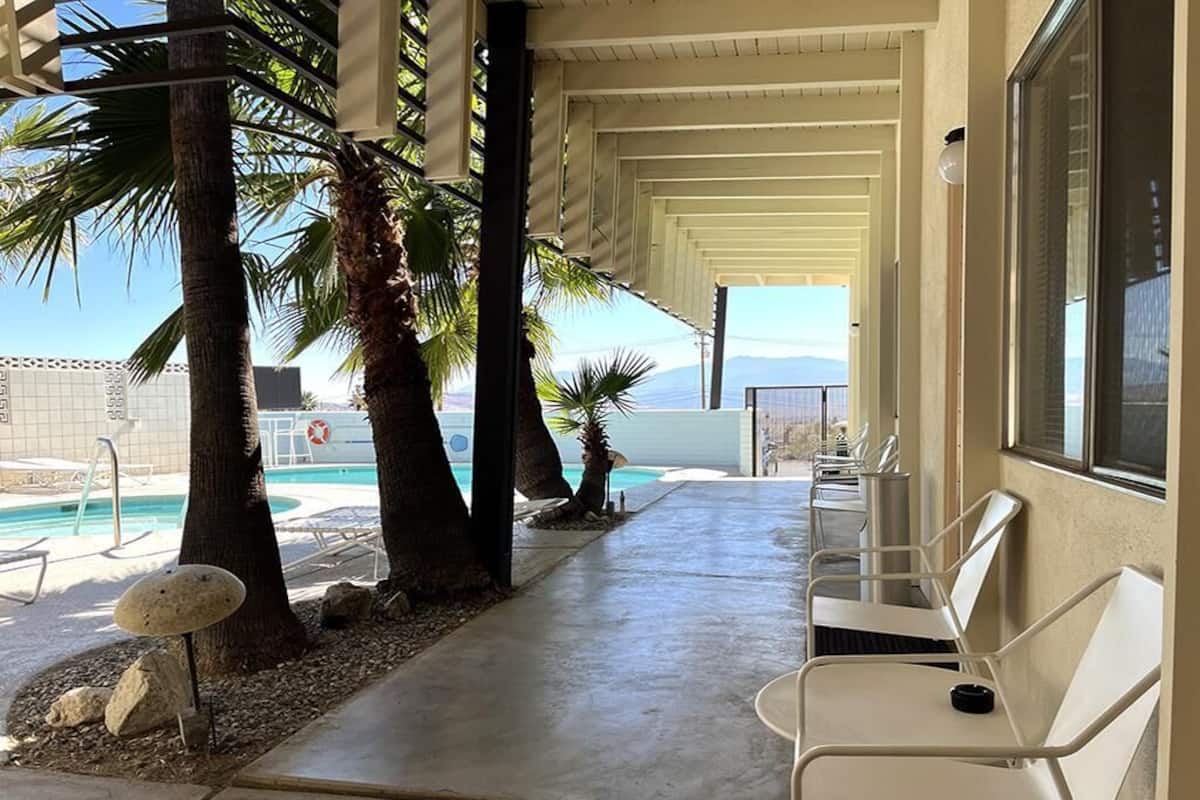 Desk, laptop workspace, iron/ironing board, free WiFi