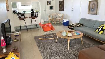 42-tommers fladskærms-tv med digitale kanaler, Netflix