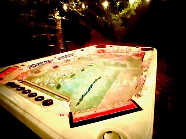 Tina de hidromasaje al aire libre