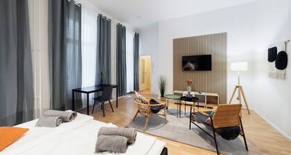 Grand Central Aprt. MITTE/Humboldt Forum/ MUSEUMSINSEL/BERLINER DOM